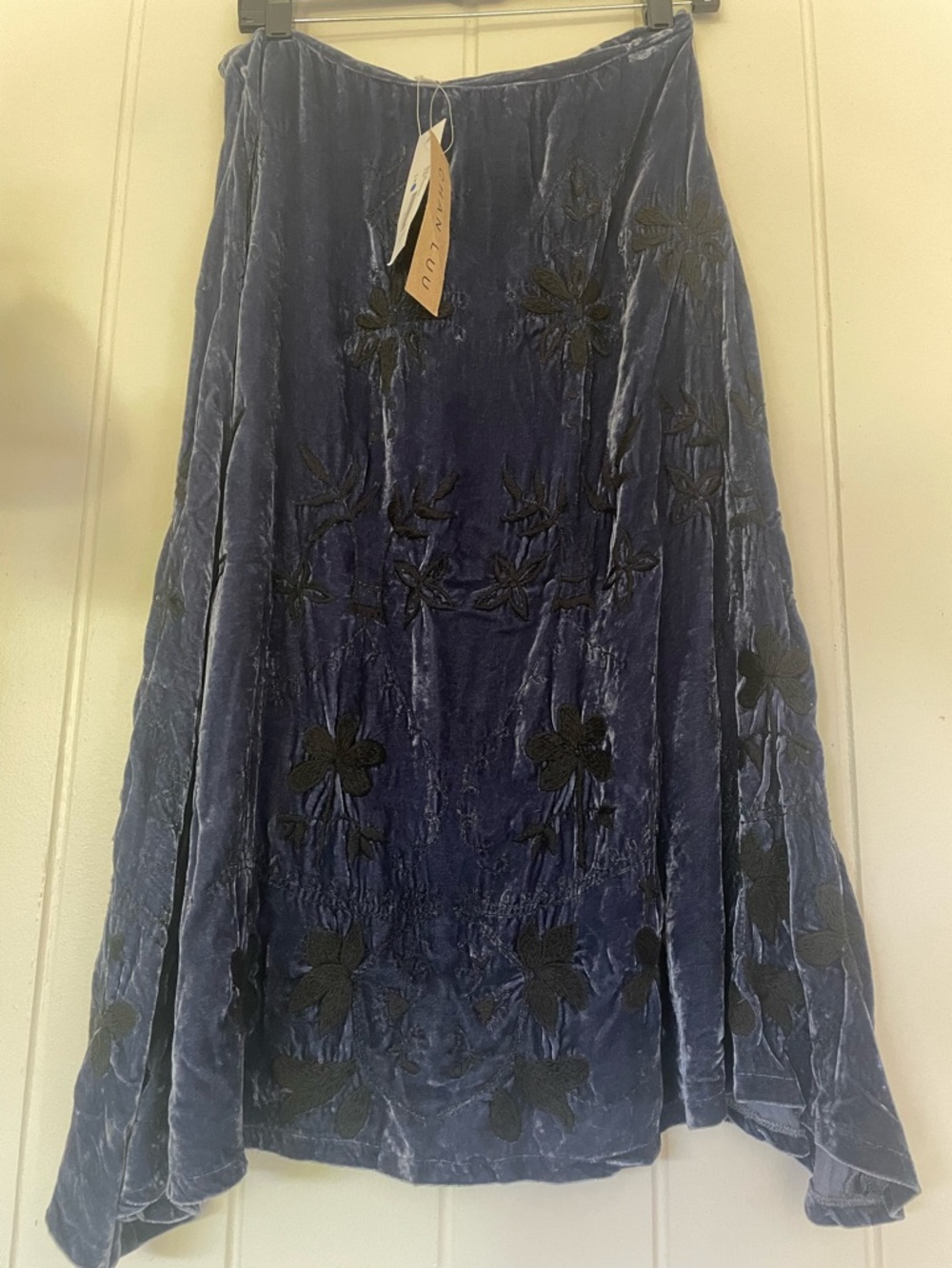 Women's gorgeous Chan Luu Blue Velvet Floral Embroidered Skirt size M